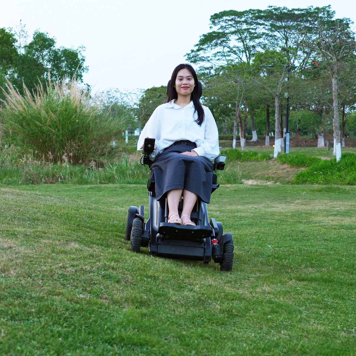 X12 AI‑Powered All‑Terrain Mobility Robot｜40° Max Incline Stair‑Climbing, LiDAR Obstacle Avoidance, Gyro Self‑Balancing, 35km Range for Indoor & Outdoor Use